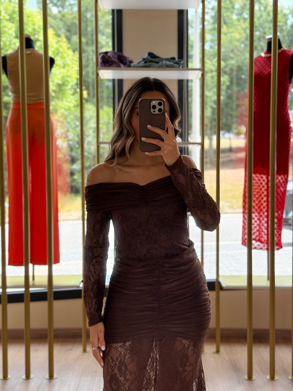 Vestido rendado manga comprida